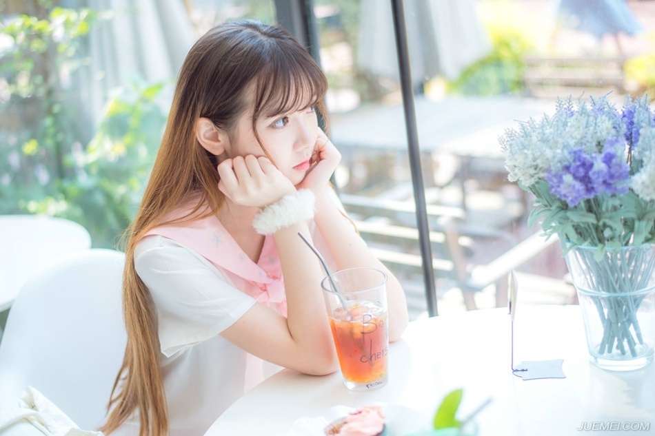 “主公放心，属下这就动身。”荀攸微微一躬身道。